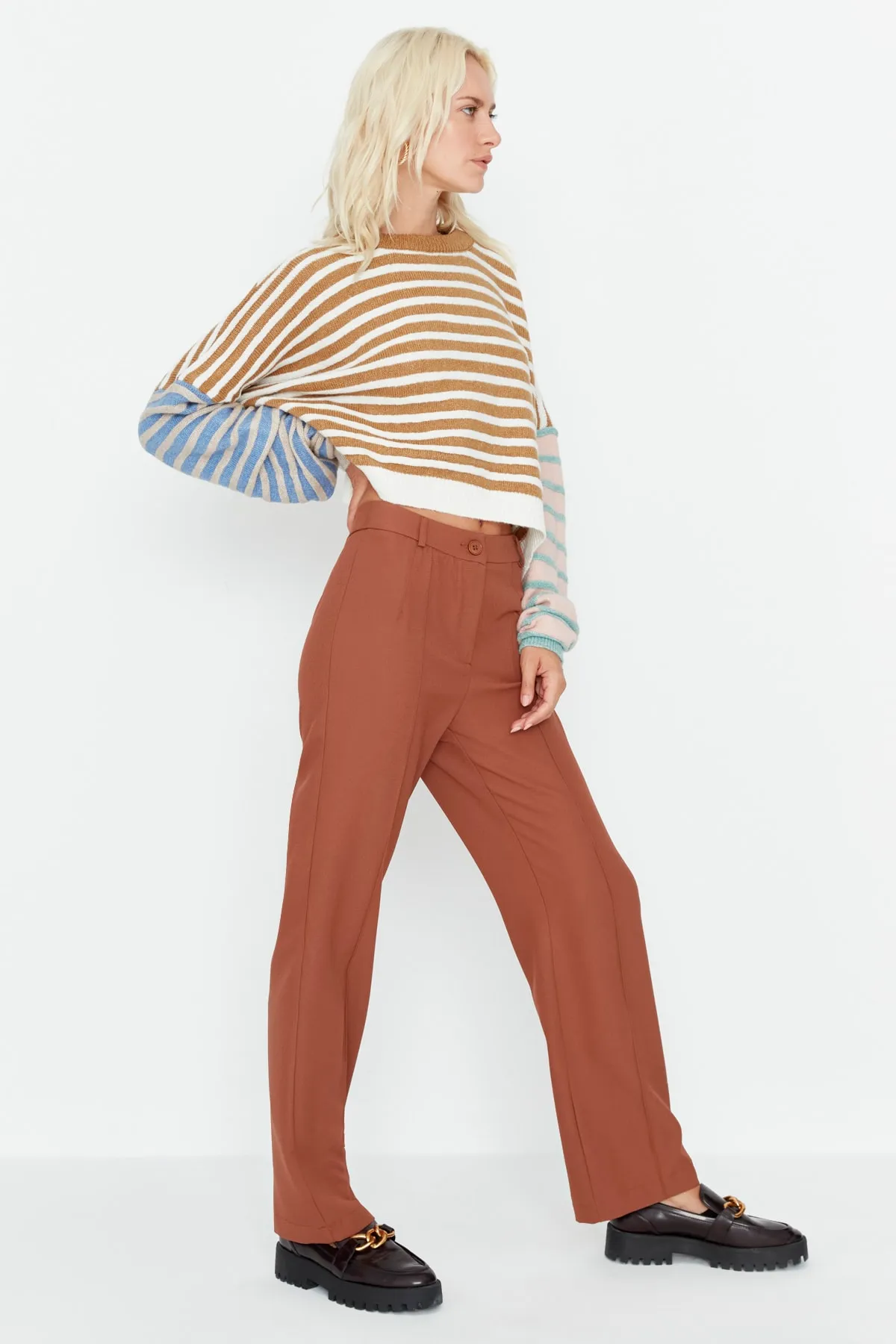 Trendyol Collection  Braune, gerade geschnittene, gerippte, genähte Webhose mit hoher Taille TWOSS21PL0093