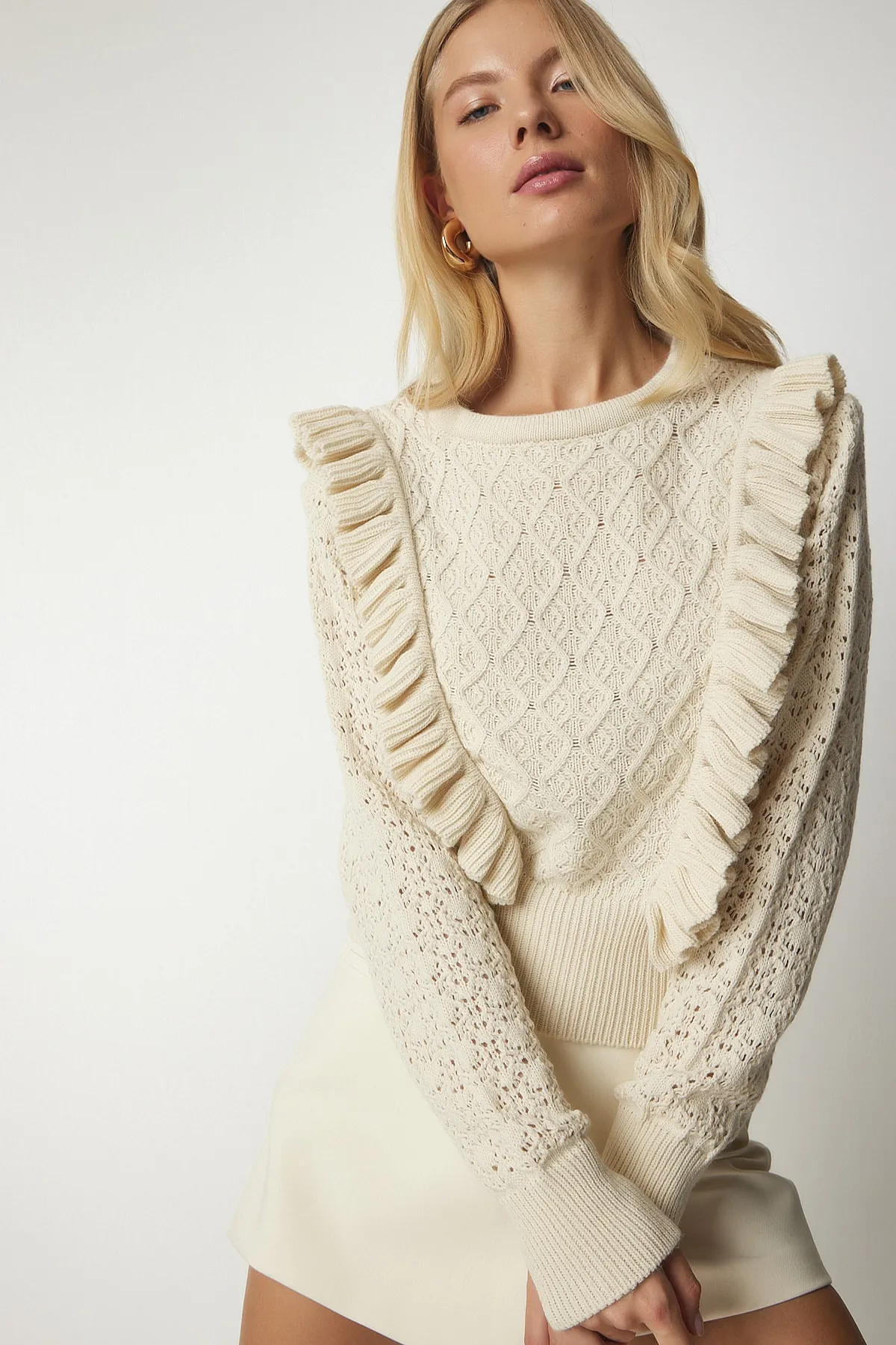 Happiness İstanbul  Cremefarbener Strickpullover mit Rüschendetail für Damen YY00169