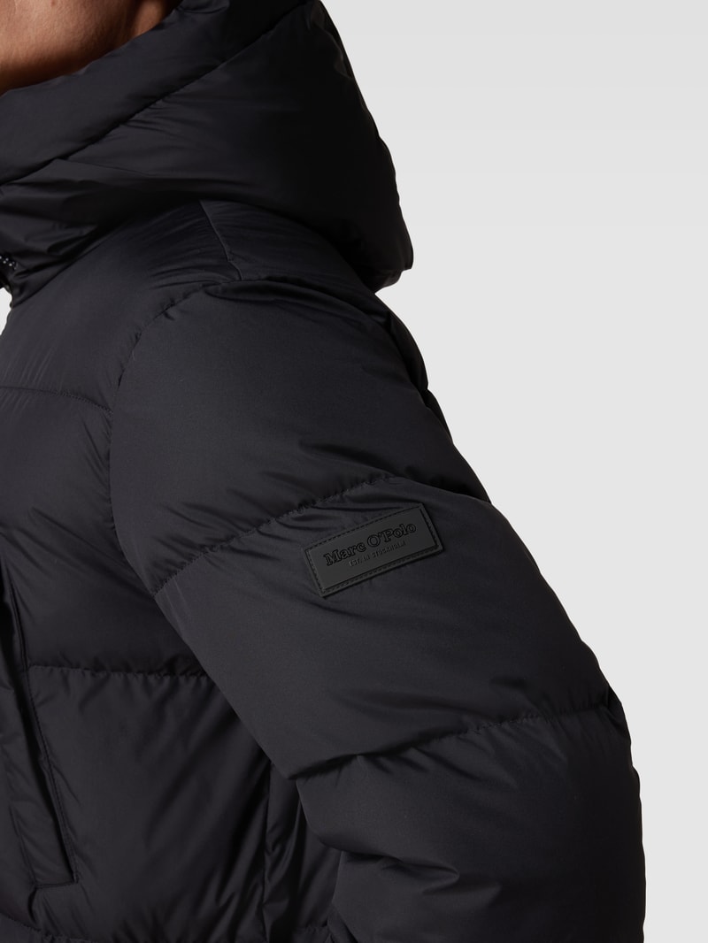 Daunenmantel mit Label-Patch Modell 'Parka' in schwarz