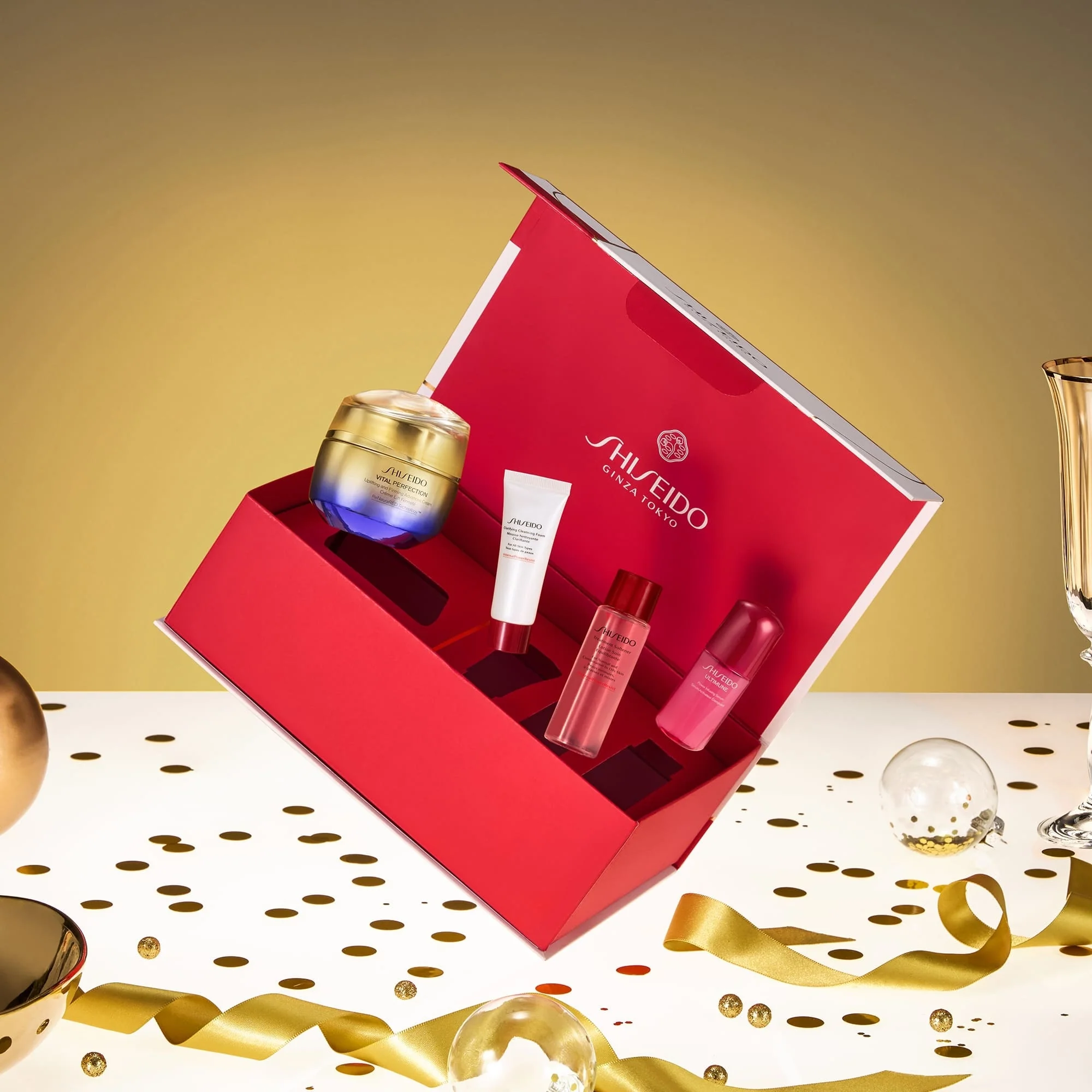 Kit avanzado de vacaciones Vital Perfection VPN U&F: set reafirmante, crema de día reafirmante.