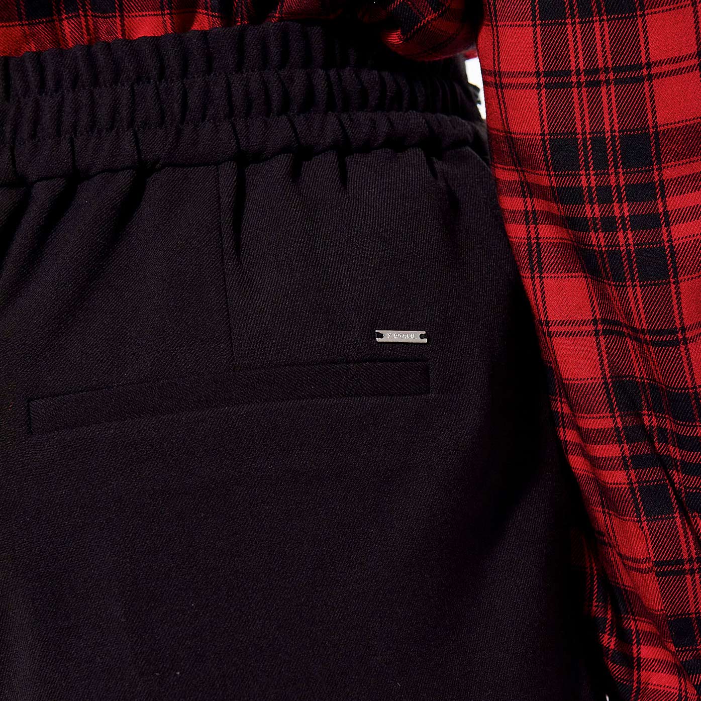 DELCO  Short noir Femme