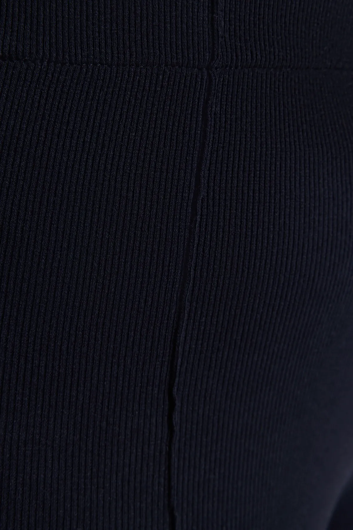 Trendyol Curve  Marineblaue Strickhose mit hohem Bund und Schlitz und spanischen Beinen TBSSS23AR00020
