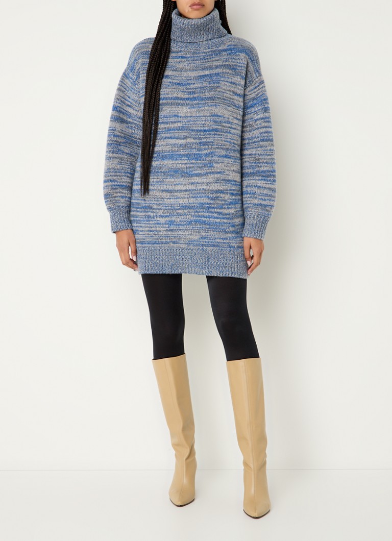 Abito corto in maglia di lana grossa di Claudie Pierlot con collo alto.