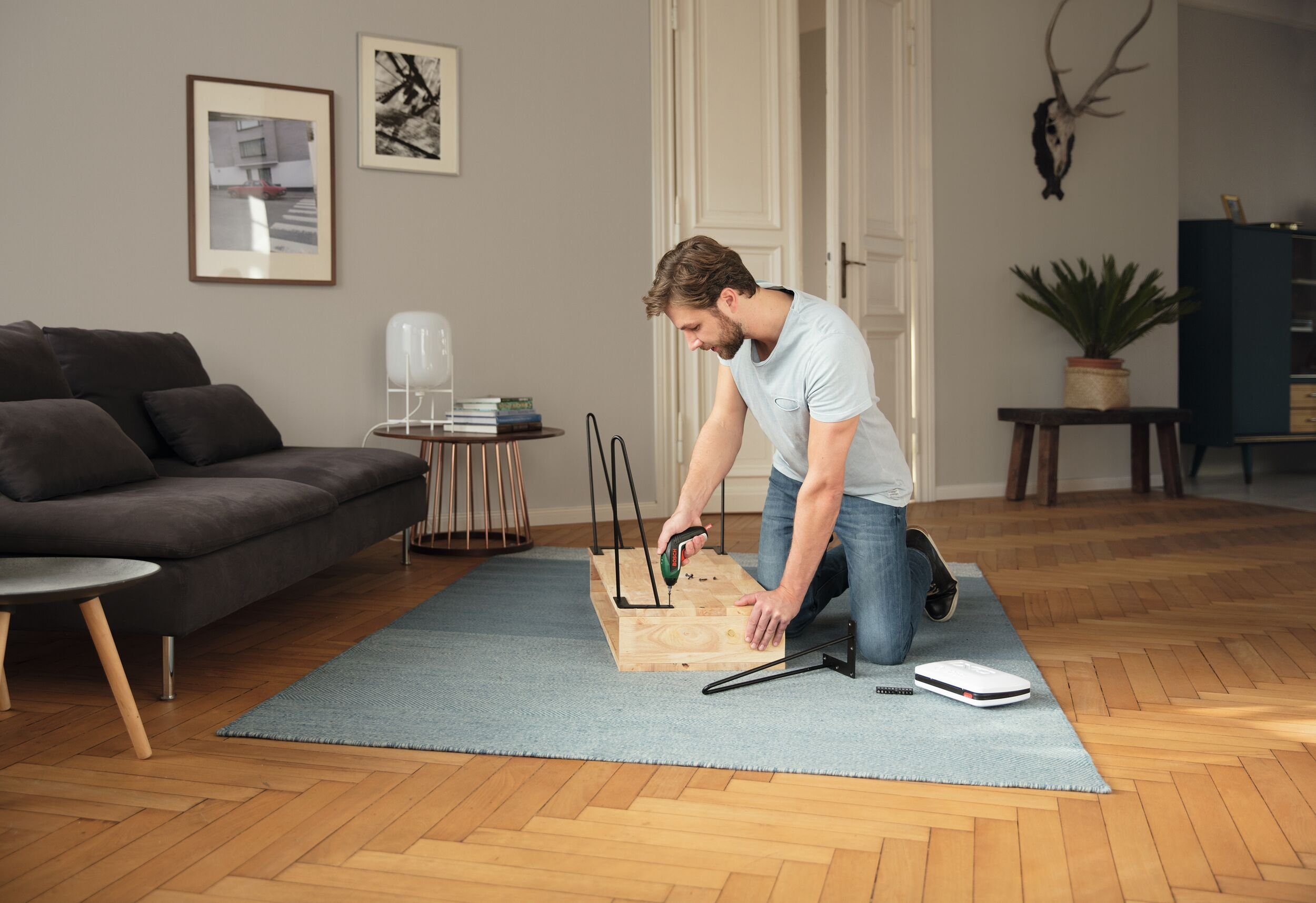 Bosch Home & Garden Akku-Schrauber IXO V, Lithium-Ionen mit Bit-Set mit Integriertem Akku - im Karton
