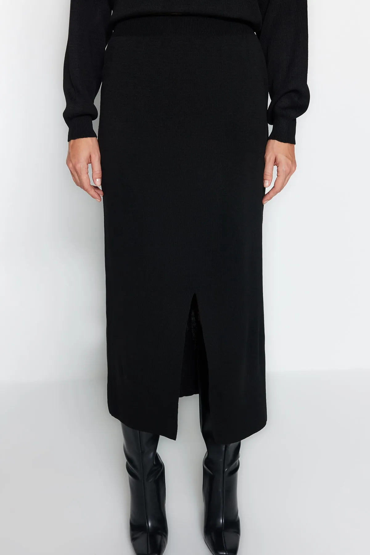 Trendyol Collection  Schwarzes Rollkragen-Strickoberteil und -Unterteil-Set TWOAW24AU00035