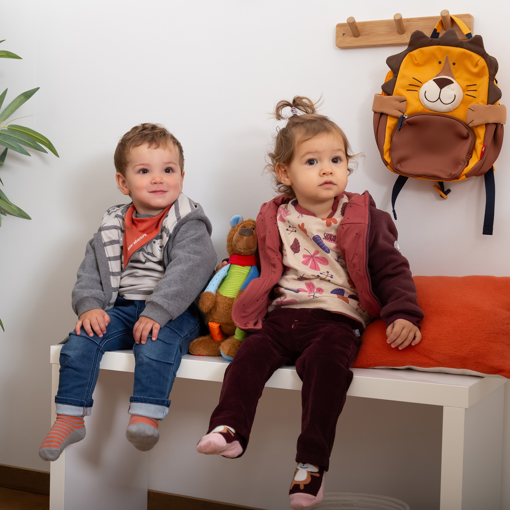Baby Wendehalstuch, grau oder orange