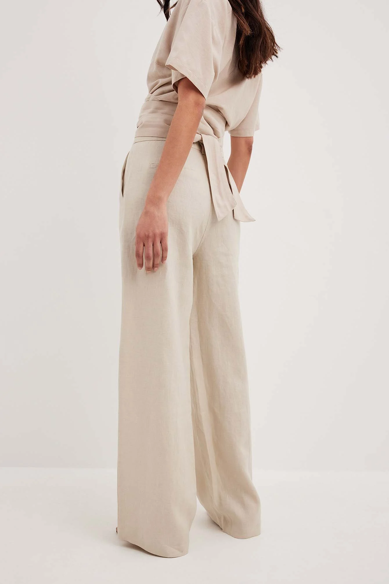 Leinenhose mit weiten Beinen