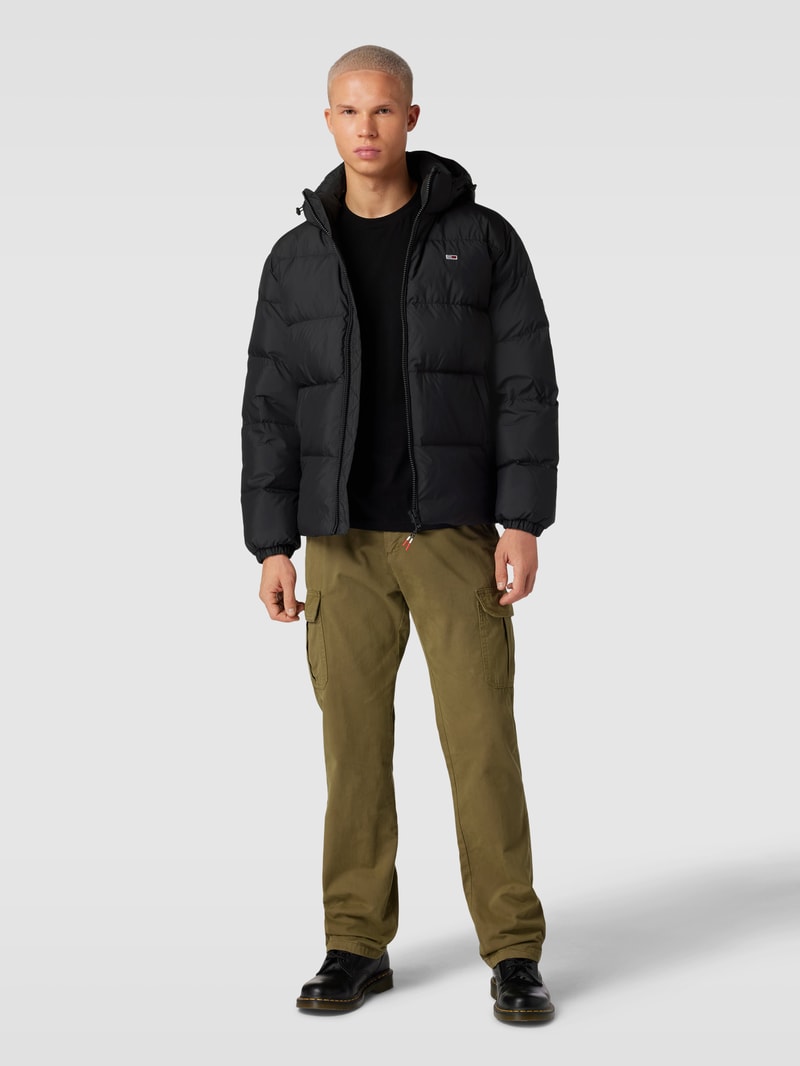 Steppjacke mit Kapuze Modell 'ESSENTIAL' in schwarz