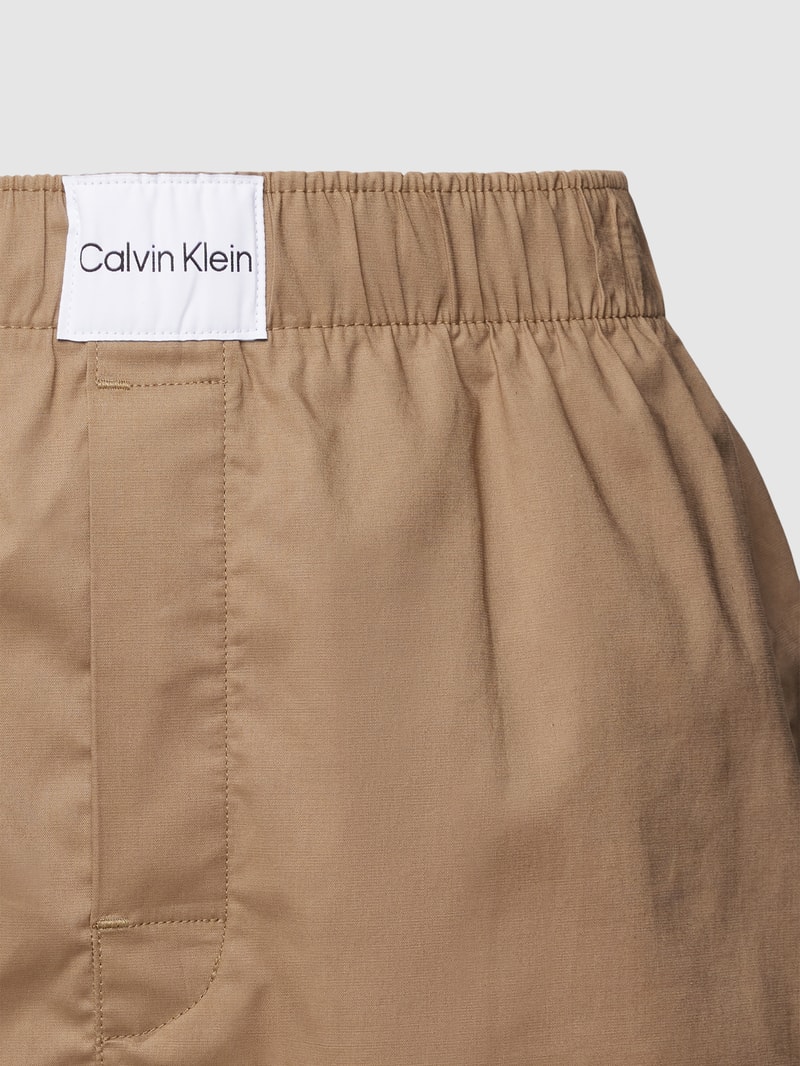 Pyjama-Shorts mit Label-Patch in taupe