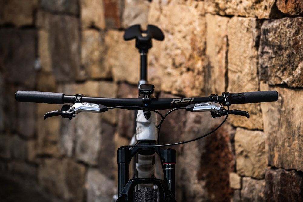 SRAM Level Ultimate Stealth 4-Piston Scheibenbremsenset kaufen | Bike-Discount