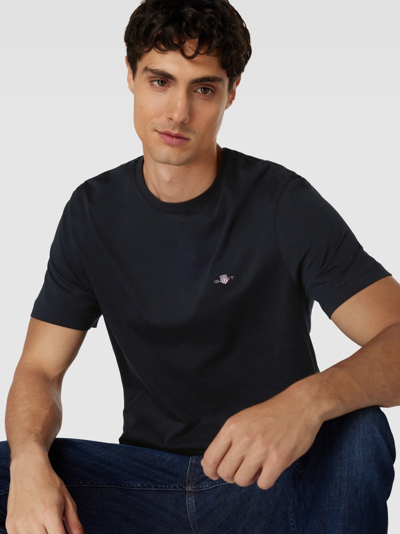 Regular Fit T-Shirt mit Label-Stitching Modell 'SHIELD' in schwarz
