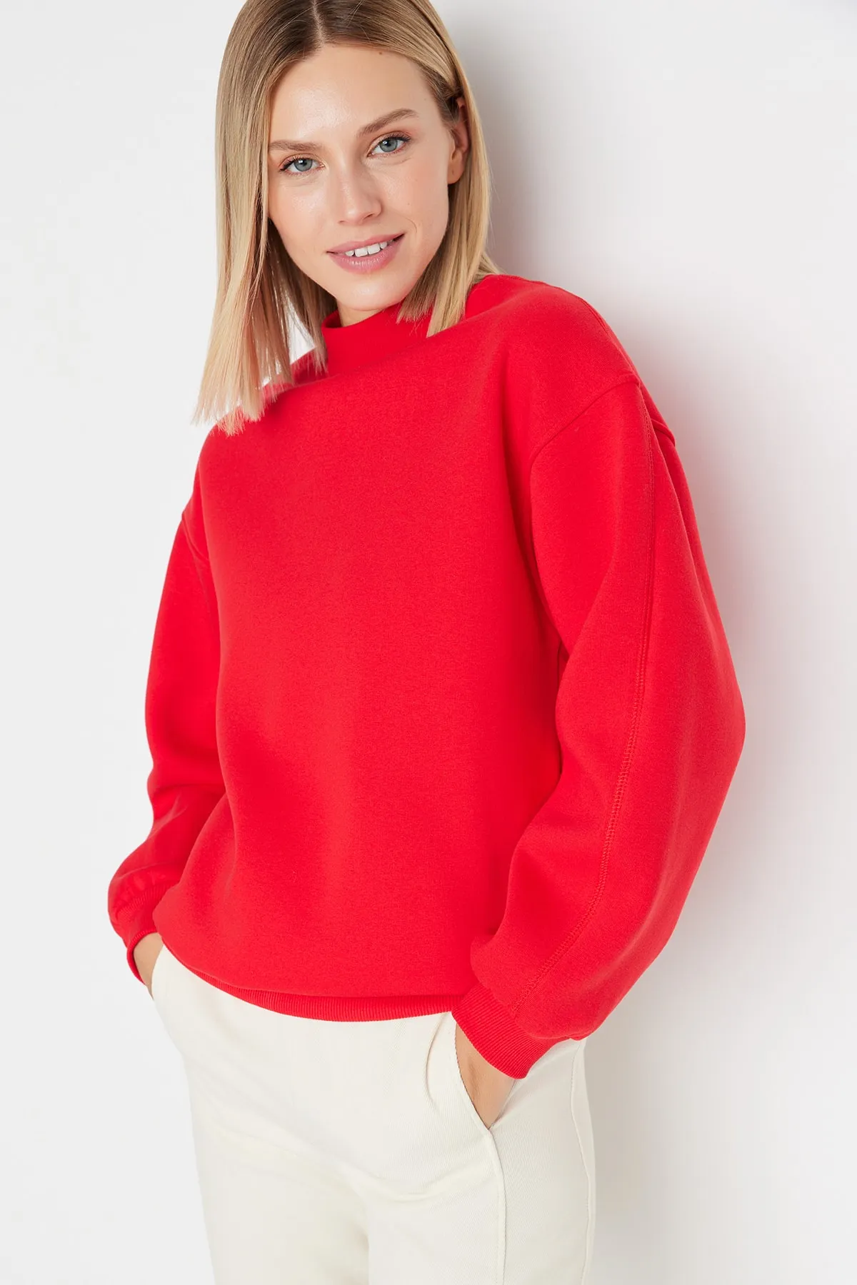 Trendyol Collection  Roter dicker Fleece-Innenstoff mit Stehkragen, entspannte/bequeme Passform, Strick-Sweatshirt TWOAW20SW0584