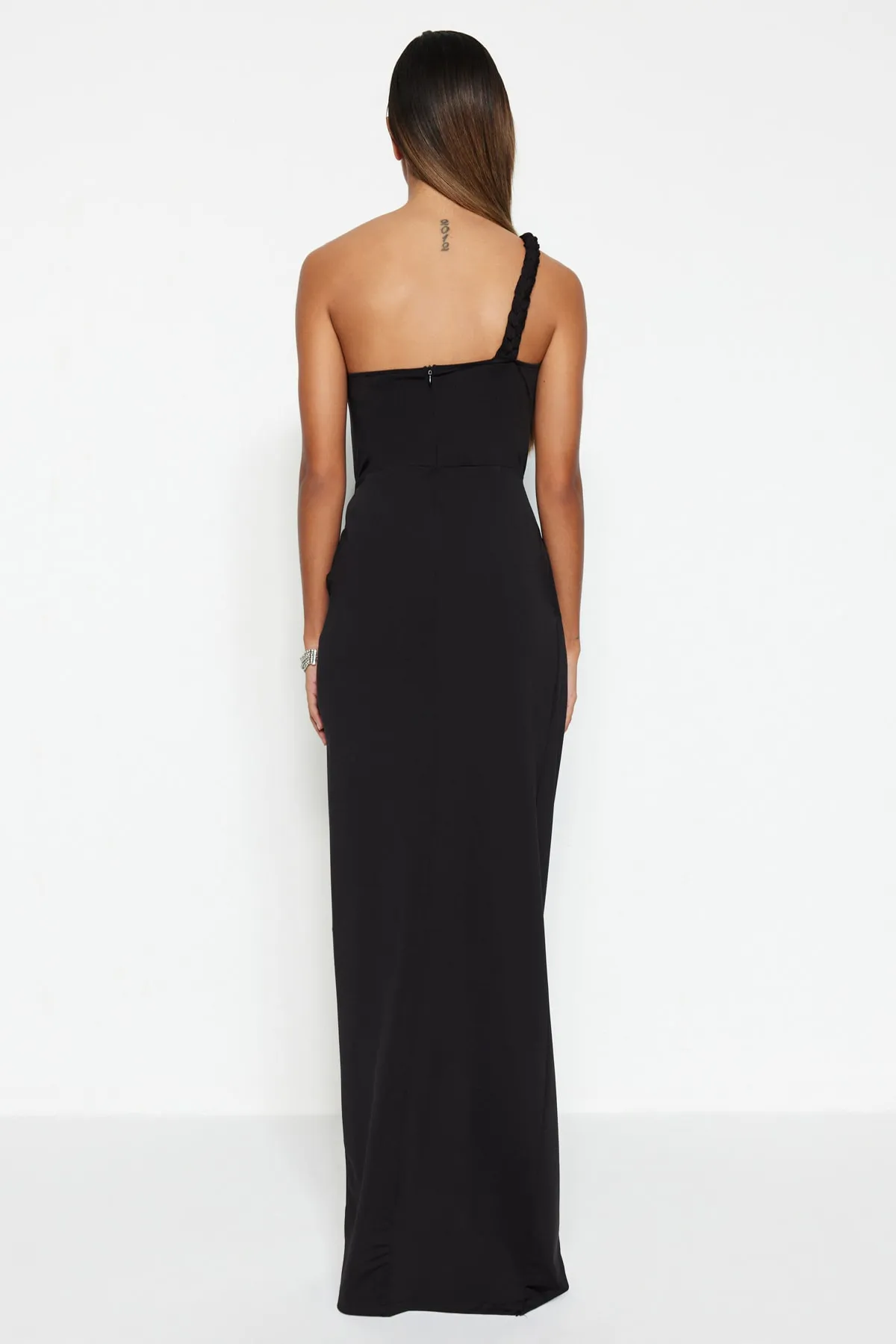 Trendyol Collection  Schwarzes, zweireihiges, langes Abendkleid aus Strick TPRSS23AE00056