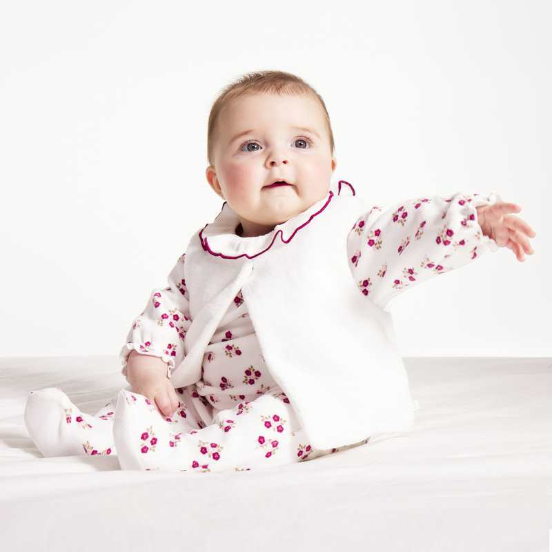 Dors-bien velours fleuri et gilet blanc naissance
