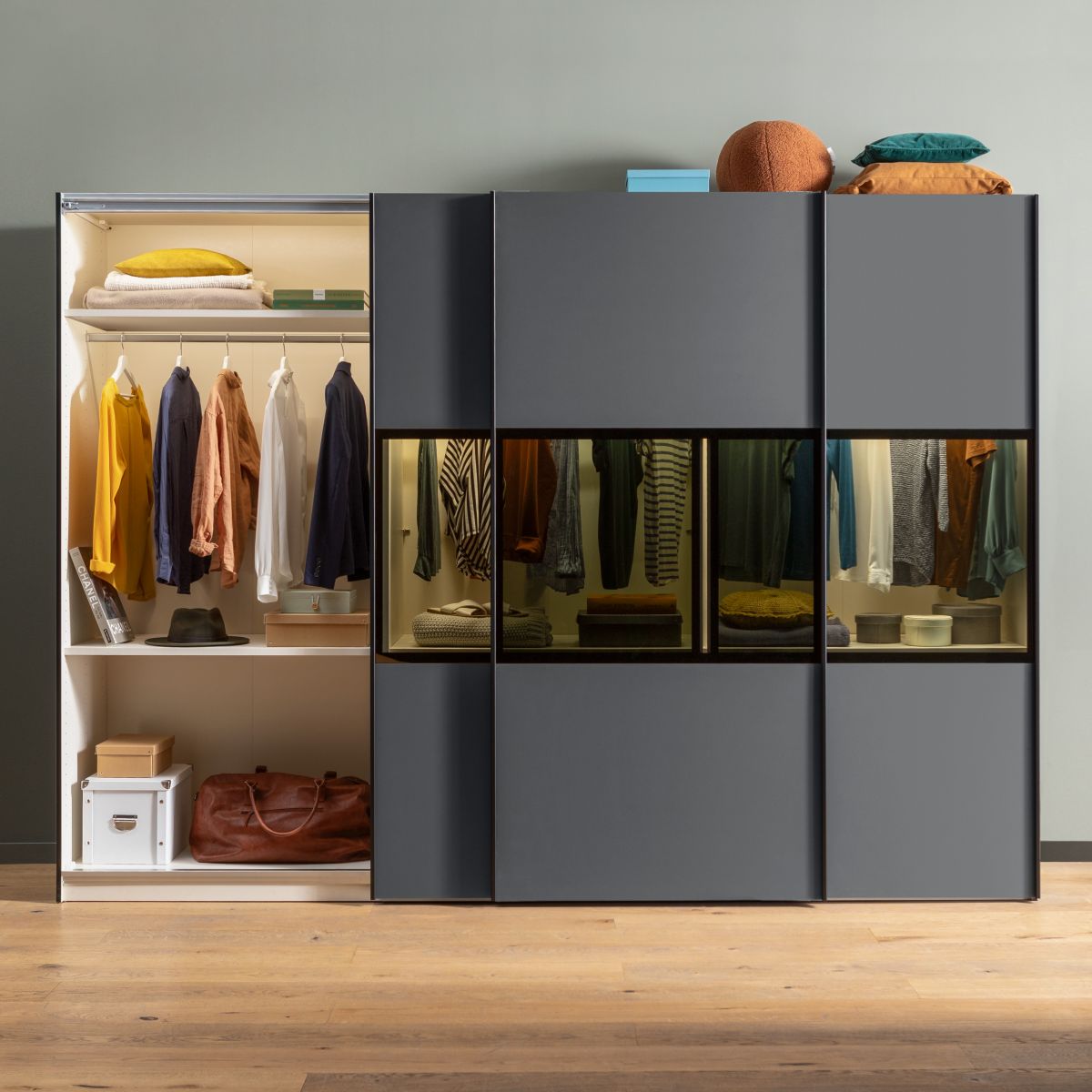 Jutzler Schwebetürenschrank Longline Rauchglas 303 x 220 cm