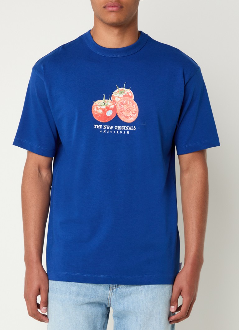 The New Originals Product Of The Market -t-paita, jossa on logo ja painatus takana