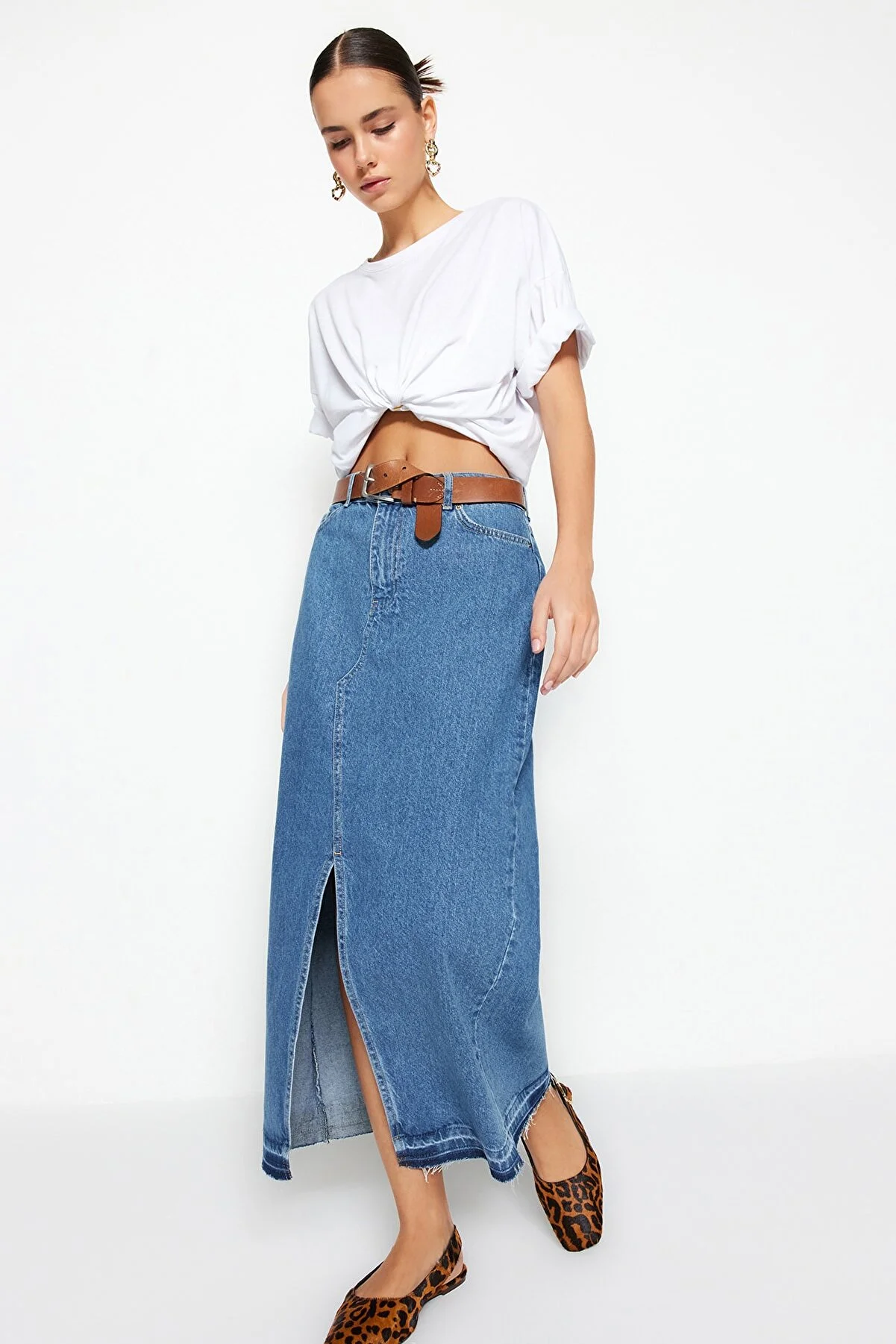 Trendyol Collection  Dunkelblauer geschlitzter Maxi-Jeansrock TWOSS23ET00289