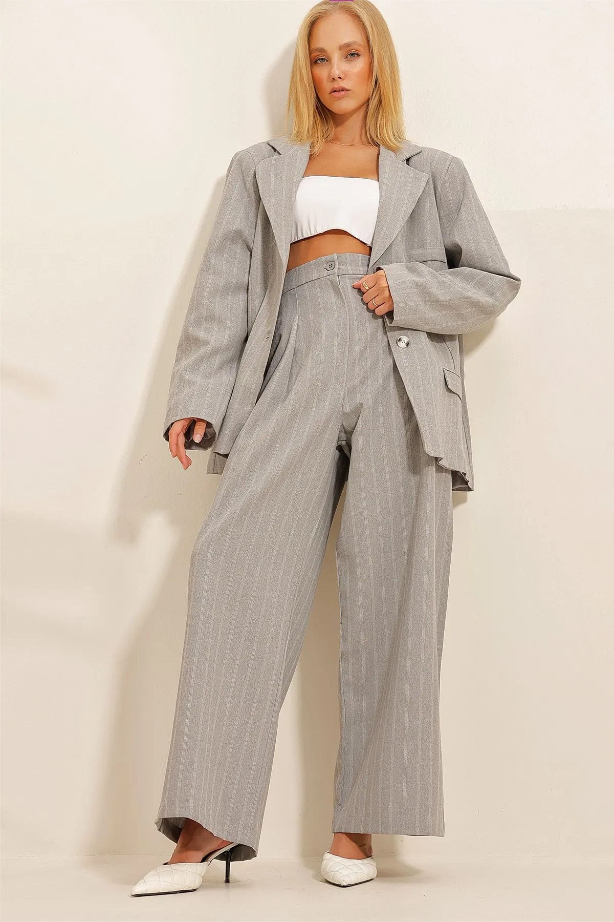 Trend Alaçatı Stili  Grau gewebter Damen-Jacken-Hosen-Anzug ALC-X10841