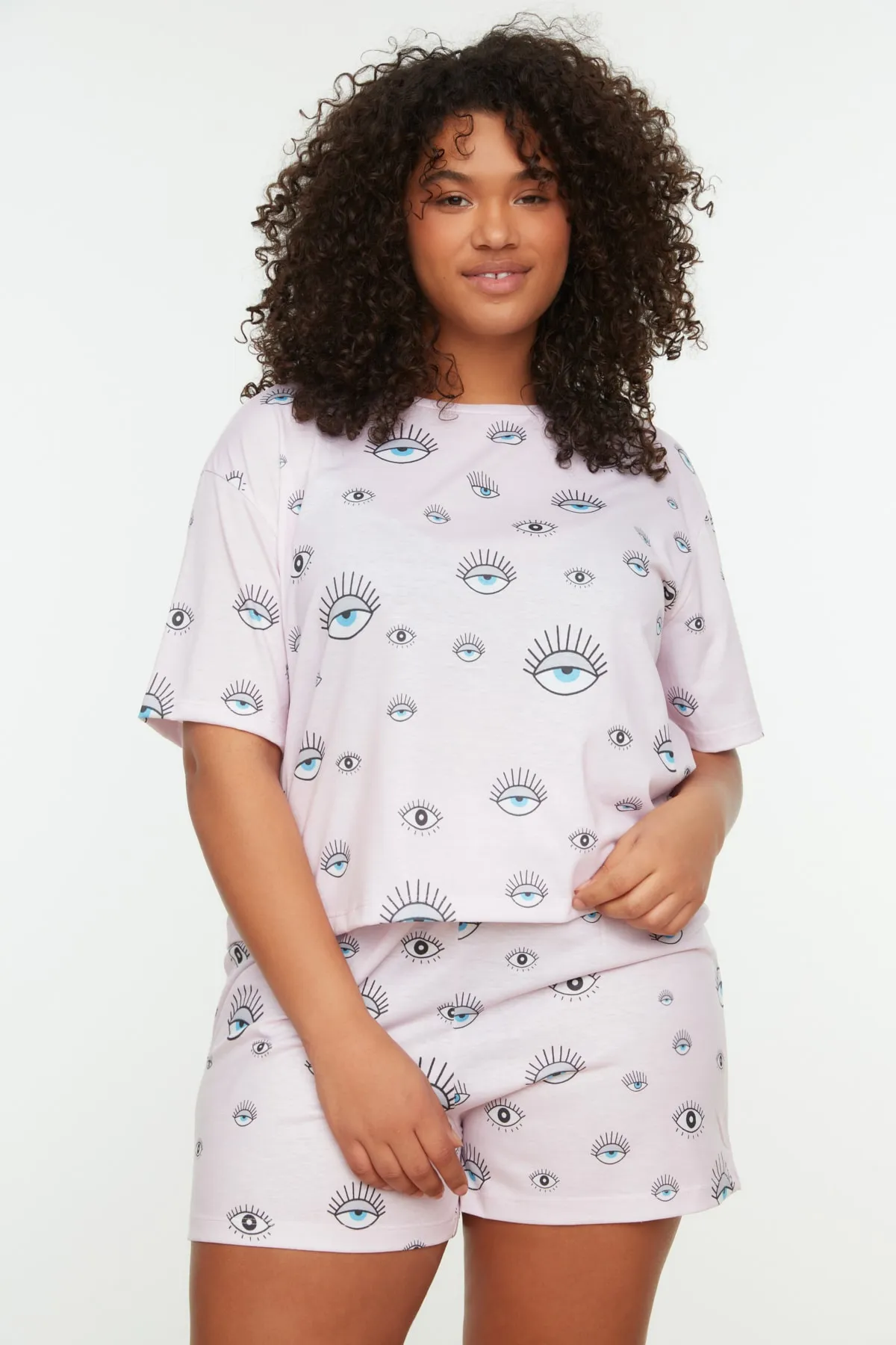 Trendyol Curve  Puderfarbenes, gemustertes Pyjama-Set aus Strick TBBSS22PT0233