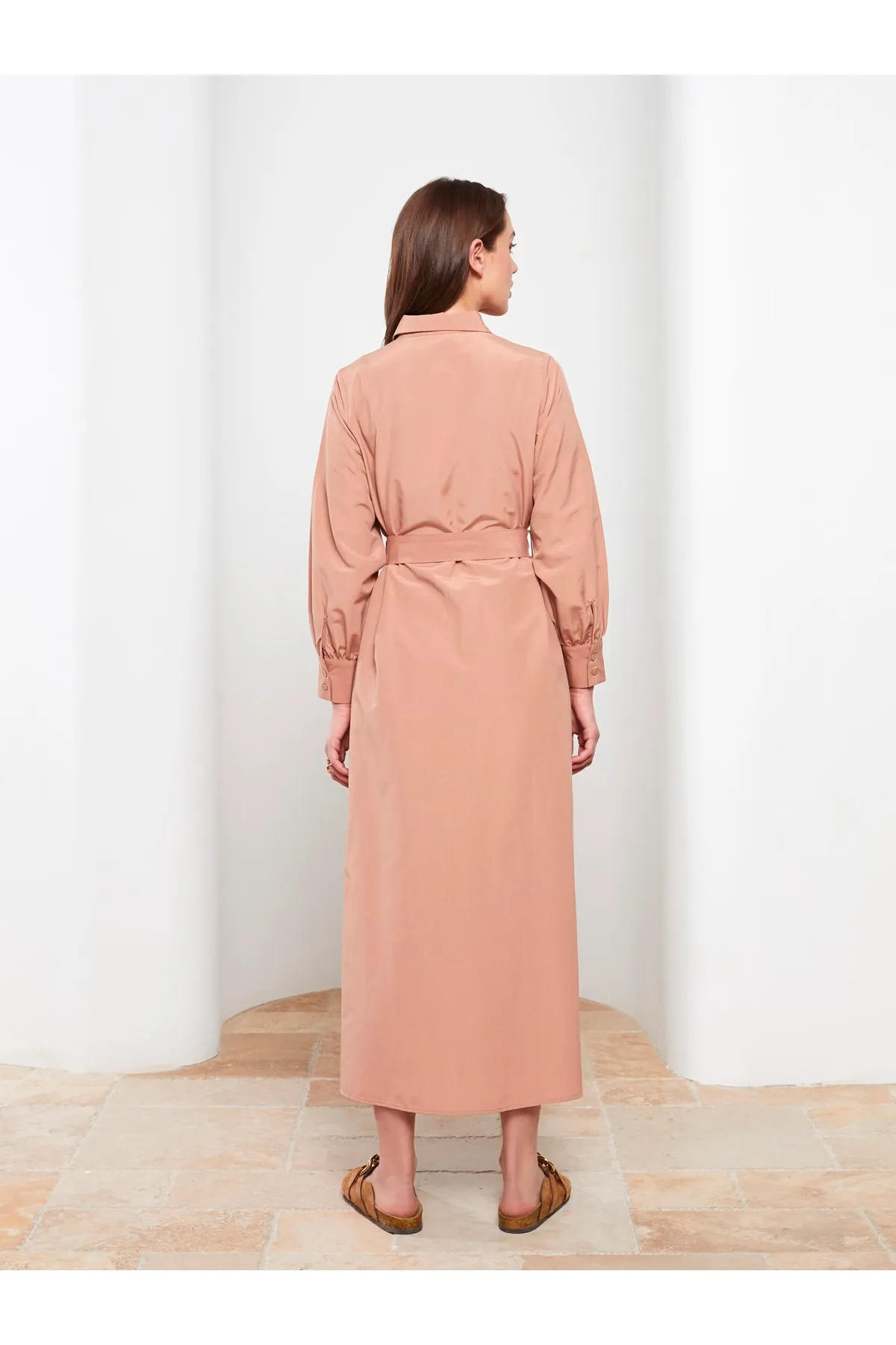 LC Waikiki  Damen-Hemdblusenkleid aus einfarbigem, langärmligem Popeline mit Knopfverschluss vorne