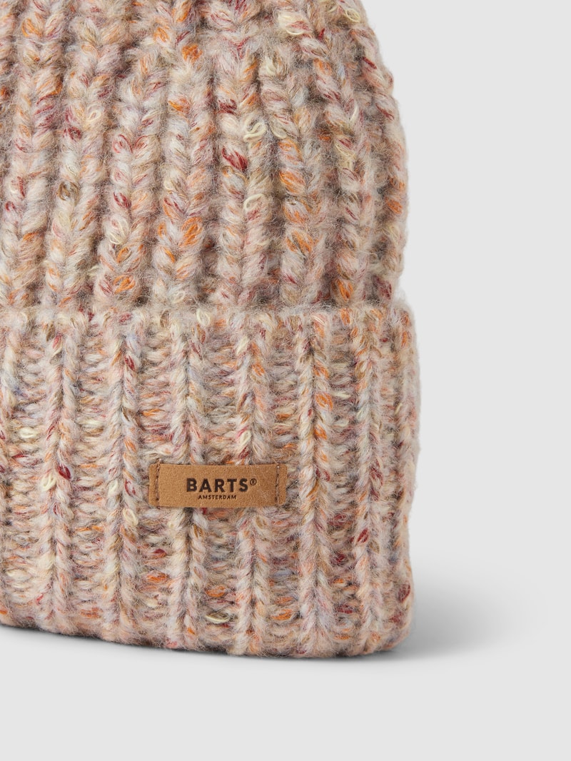 Strickmütze mit Label-Patch Modell 'Joye' in haselnuss braun