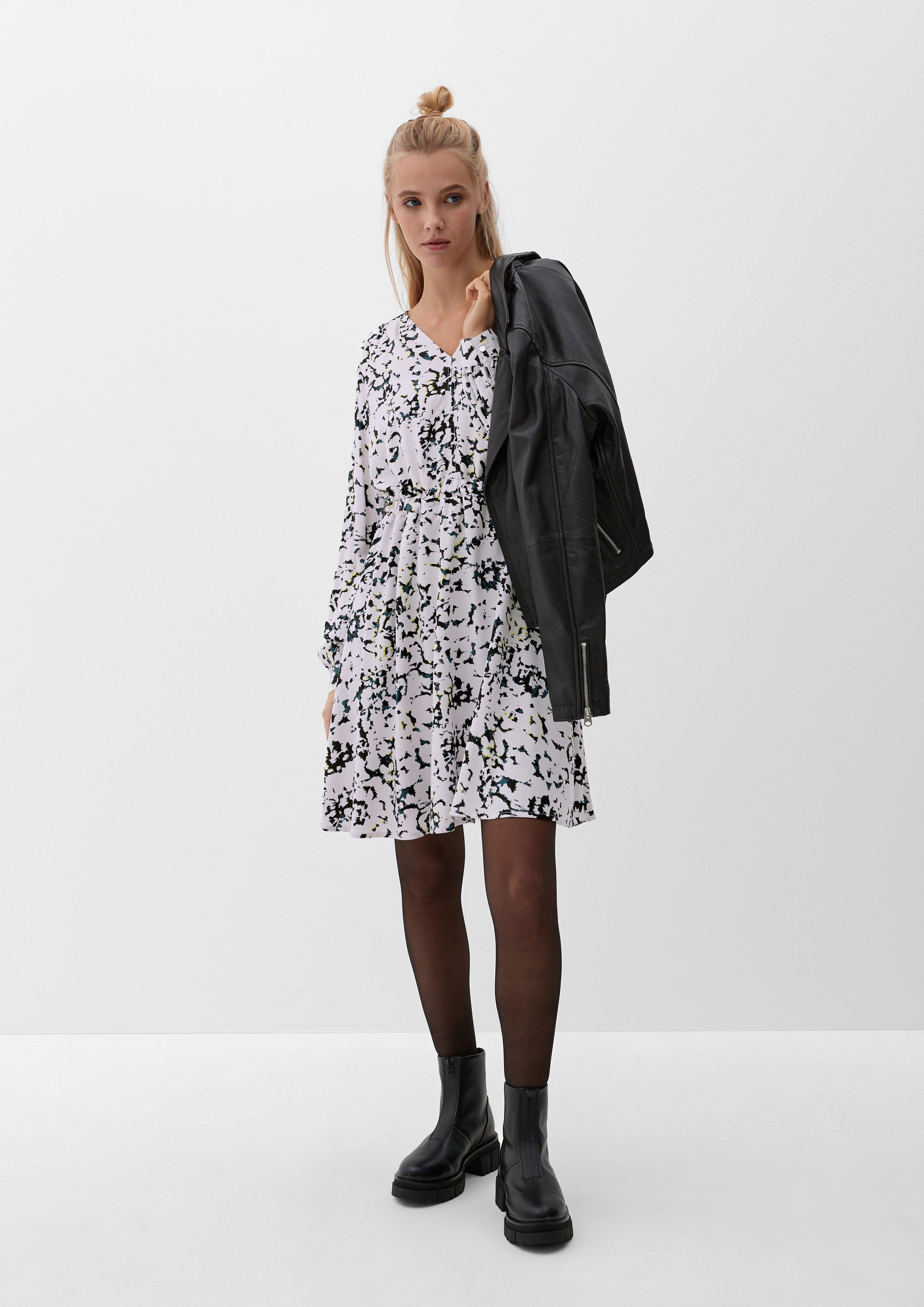 Kurzes Kleid mit Allover-Muster  2123871-69A0