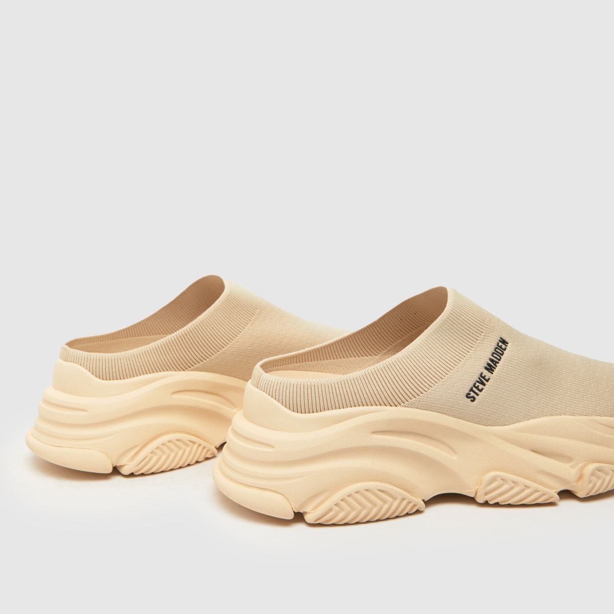 Sandály Steve Madden s logickým zvratem v krémově multi barvě