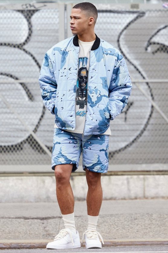 Gesteppte Camouflage Shorts & Bomberjacke
