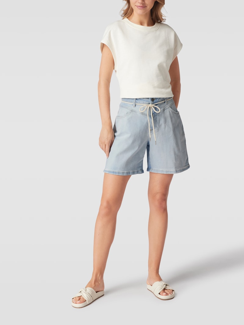 Jeansshorts mit Label-Details in hellblau