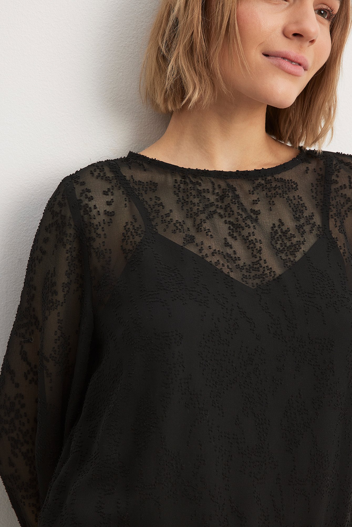 Strukturiertes Minikleid mit Faltenrock