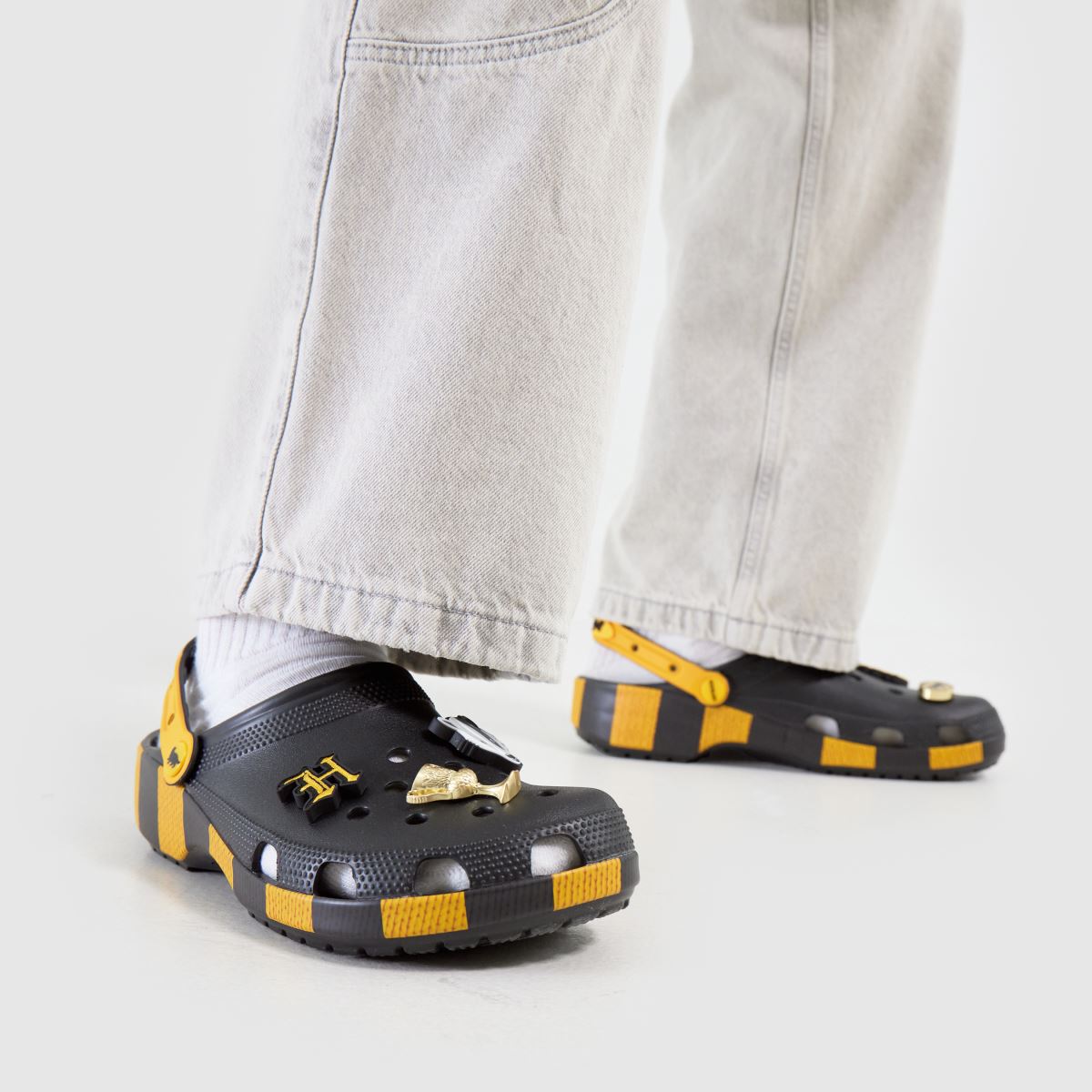 Crocs Hufflepuff Classic klumpa szandál multiszínű