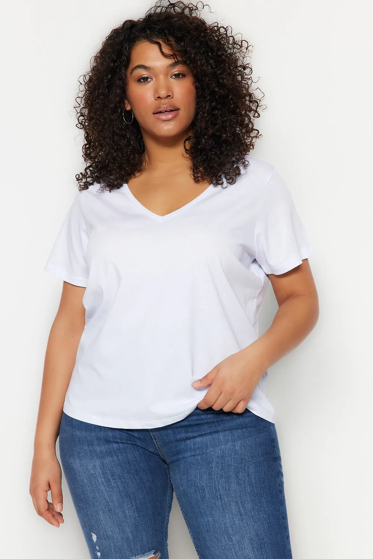 Trendyol Curve  Schwarz-weißes 2er-Pack Basic-Strick-T-Shirts TBSSS22TS0705