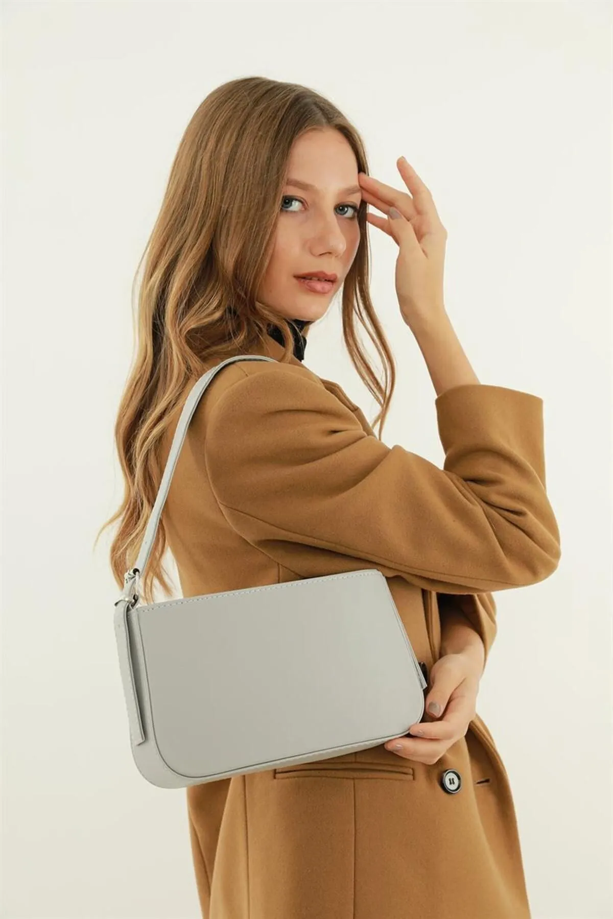 Madamra  Graue Damen-Baguettetasche mit Gürtelriemen
