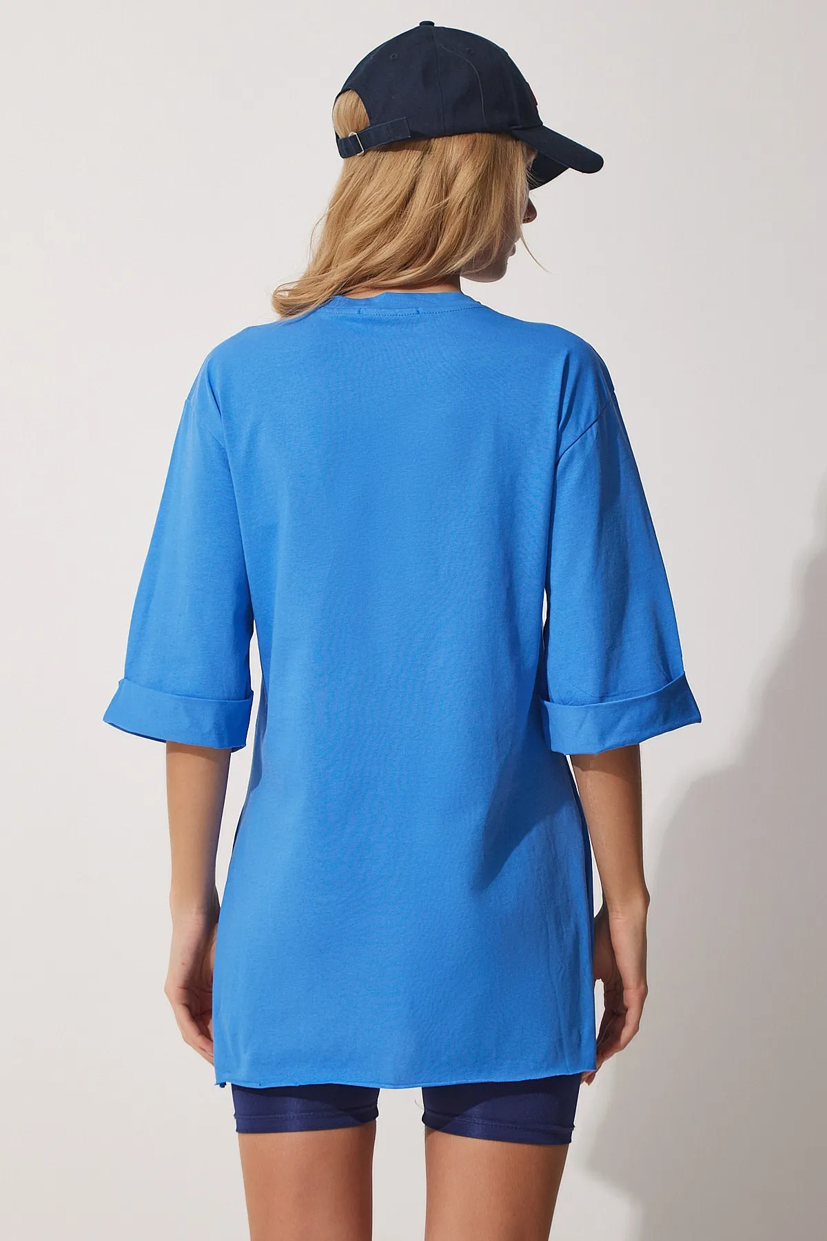Happiness İstanbul  Damen-T-Shirt aus gekämmter Baumwolle in Blau mit Seitenschlitzen in Übergröße NJ00121