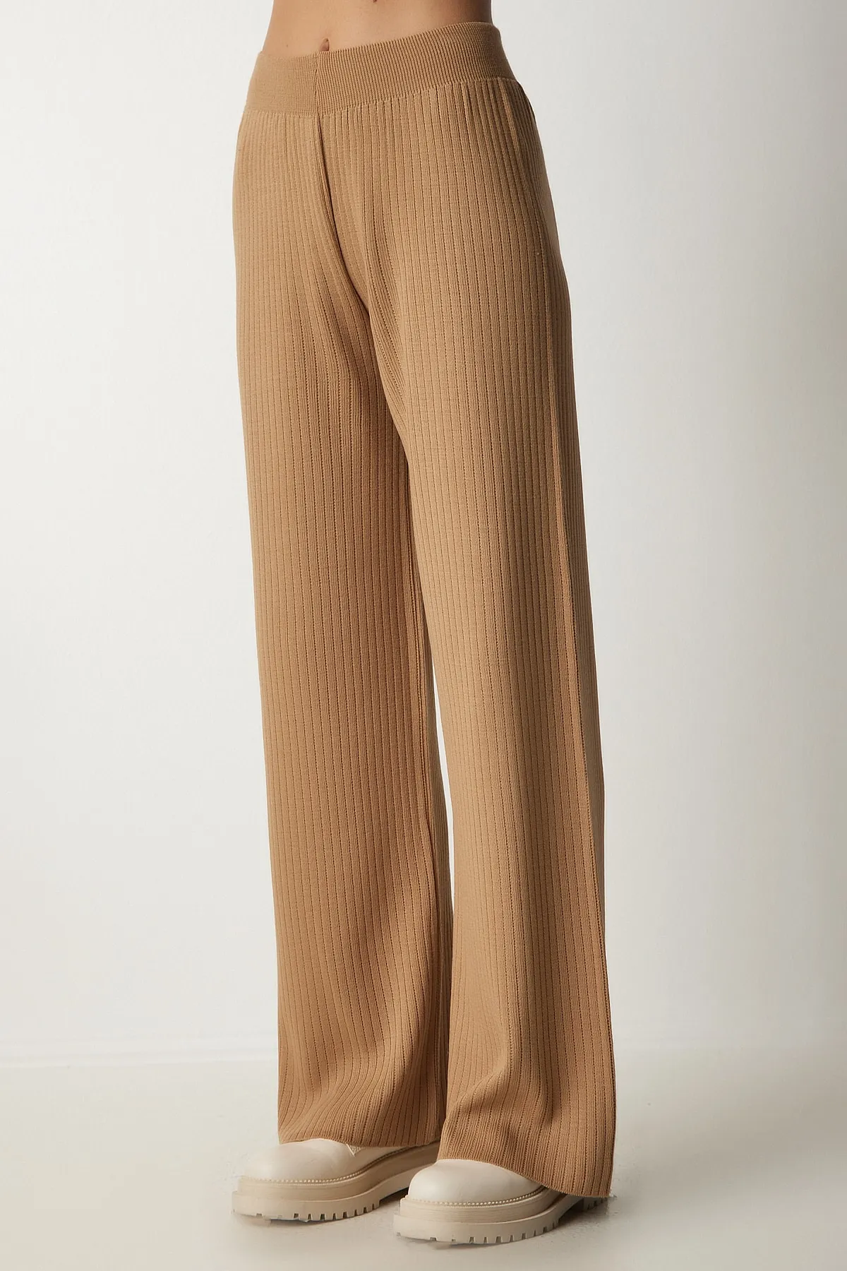 Happiness İstanbul  Biscuit-Rippstrickhose für Damen Kİ00096