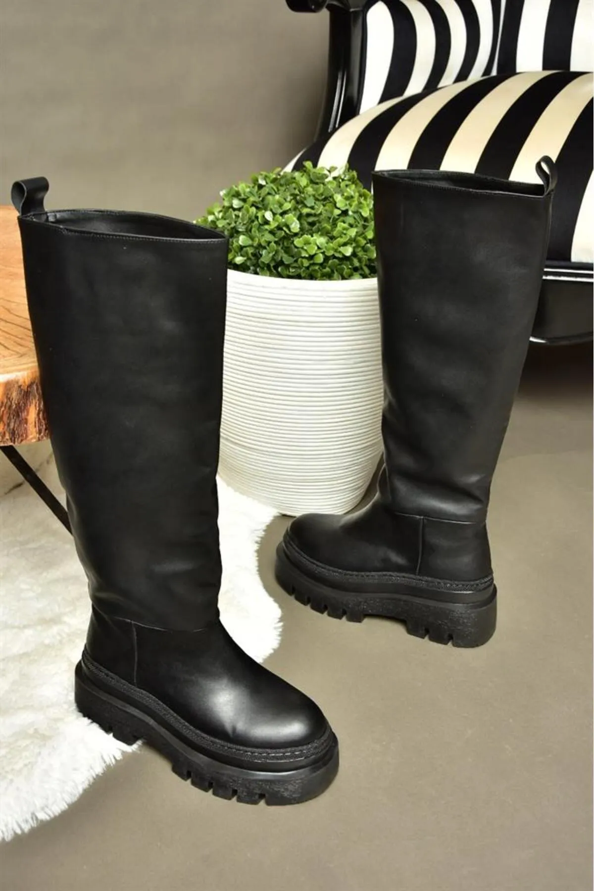 Fox Shoes  R726947009 Schwarze Damenstiefel mit dicken Sohlen
