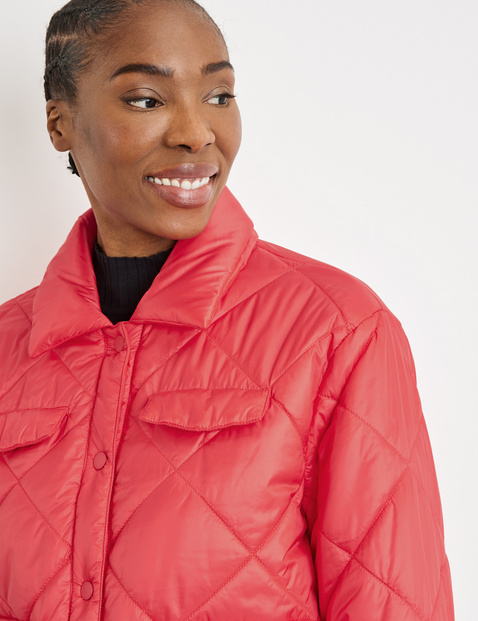 Kurze Pufferjacke mit Tunnelband und aufgesetzten Taschen