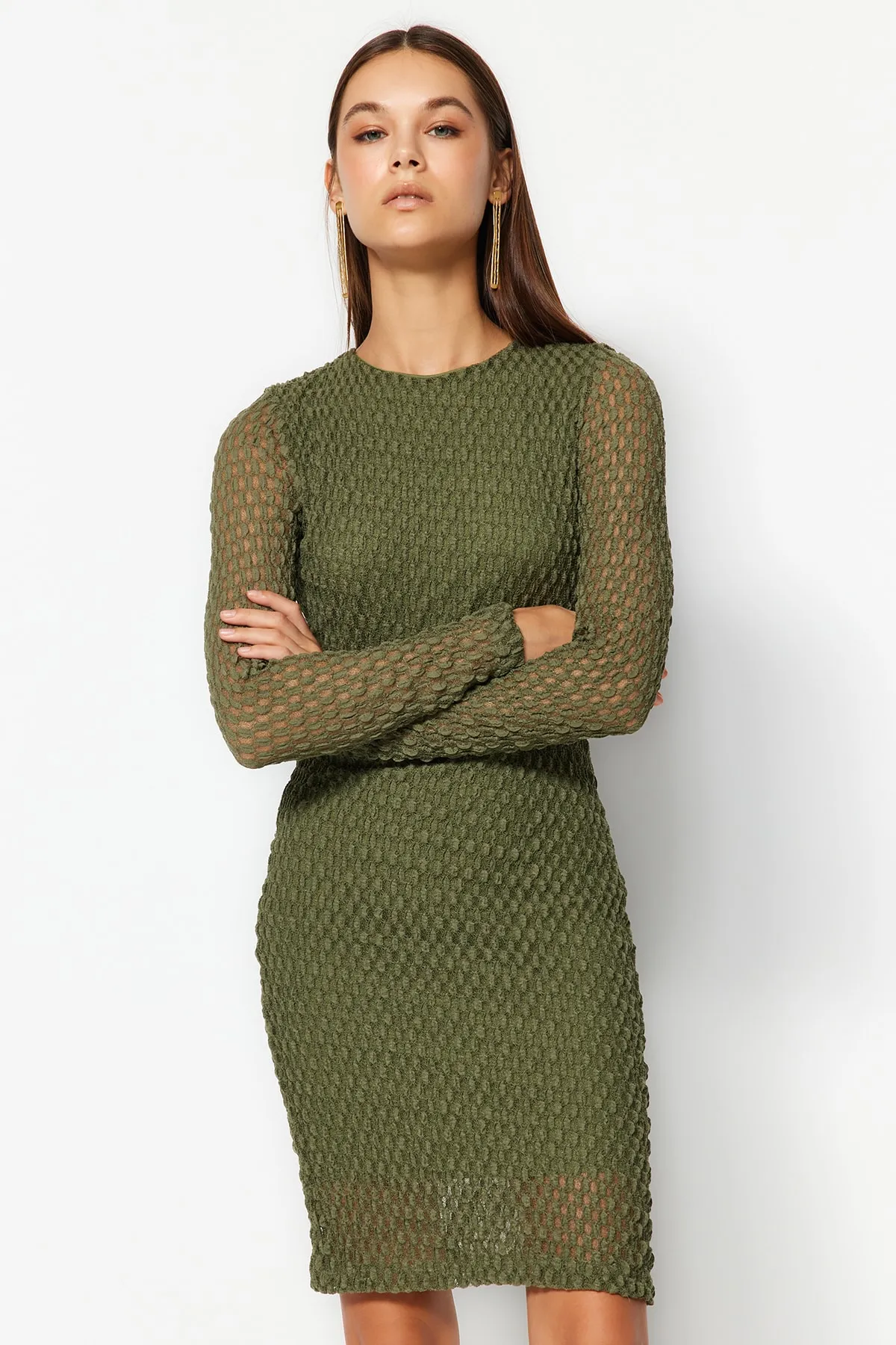 Trendyol Collection  Khakifarbenes, strukturiertes Mini-Strickkleid mit Bindedetail am Rücken und langen Ärmeln, gefüttert TWOAW24EL00216