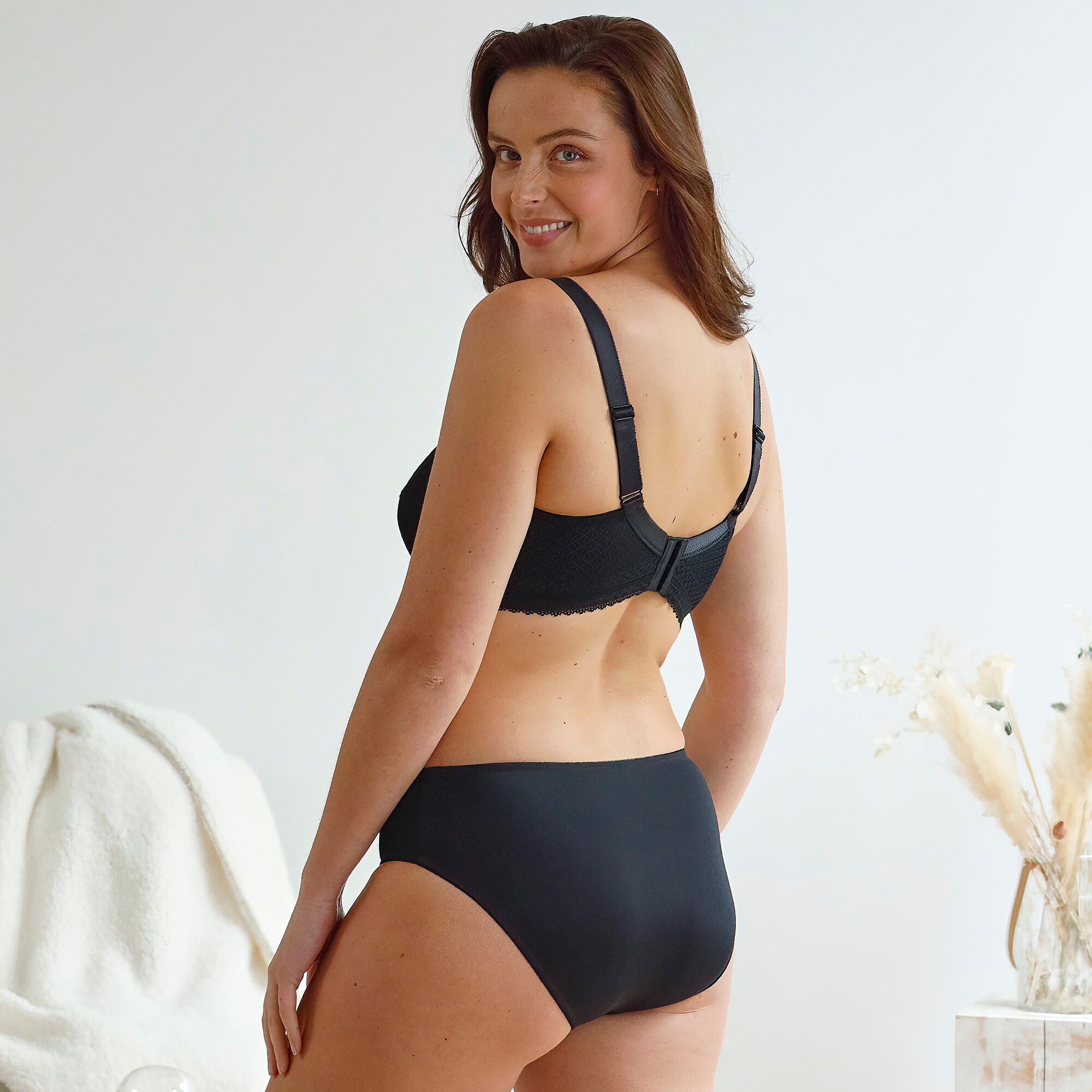 Culotte dentelle et microfibre Kalapana