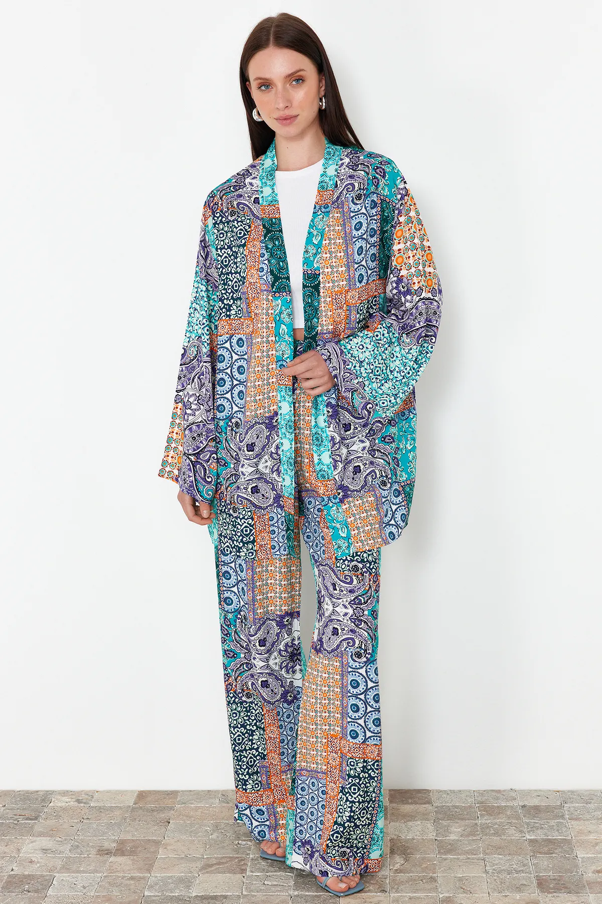 Trendyol Collection  Blauer Kimono mit Schalkragen und weitem Bein, gewebtes Viskoseoberteil und Unterteil TWOSS24AU00026