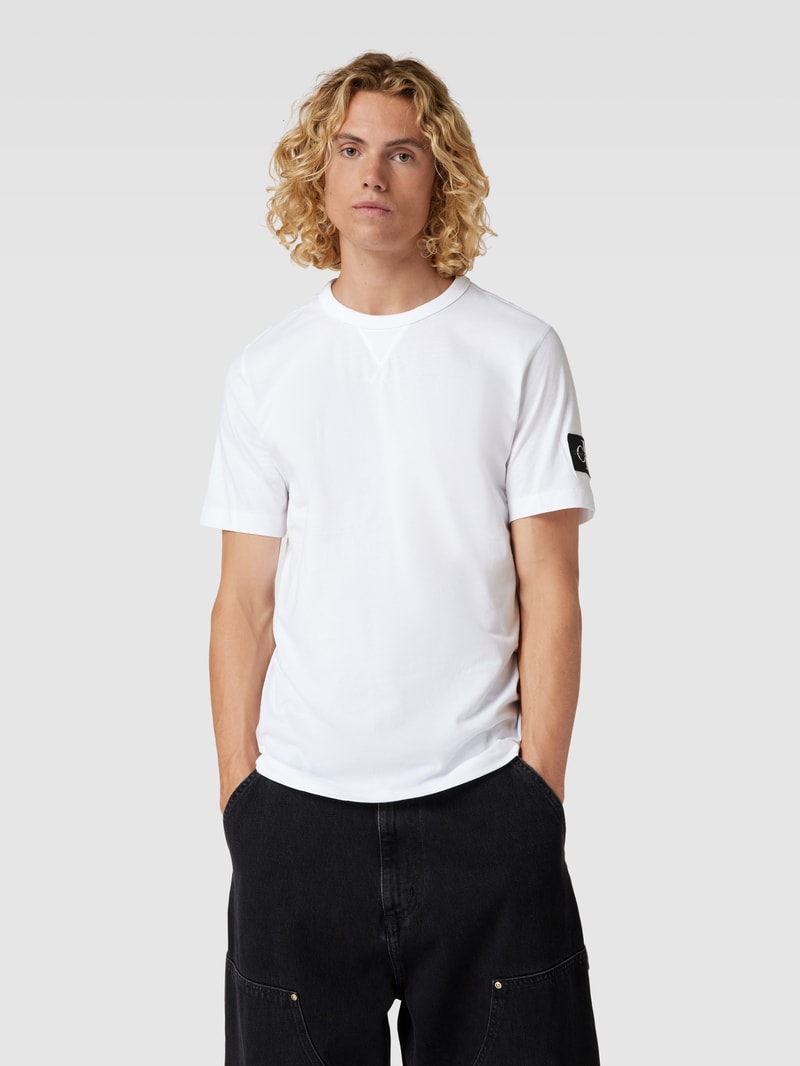 T-Shirt mit Label-Patch in weiss