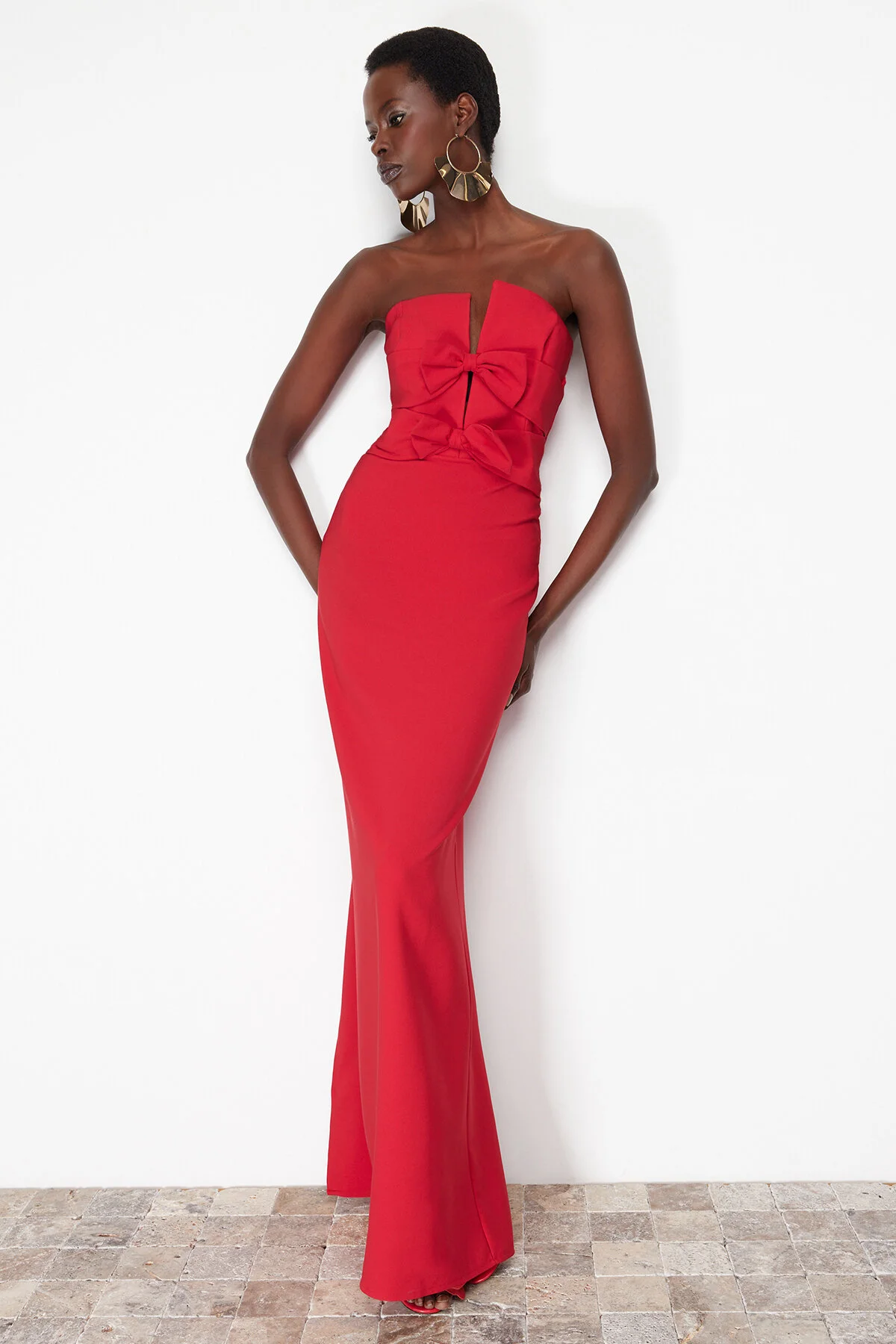 Trendyol Collection  Langes Abendkleid mit rotem Schleifendetail TPRSS24AE00073