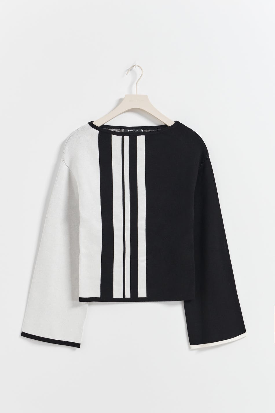 Wide sleeve knitted top