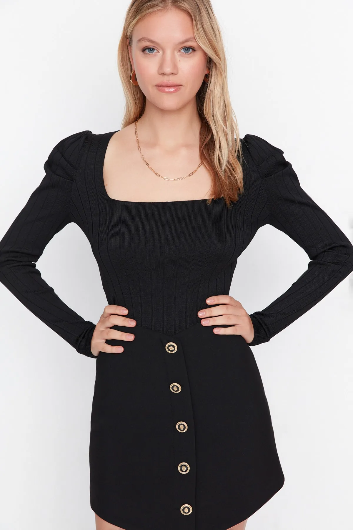 Trendyol Collection  Schwarzer Strickpullover mit gerafftem quadratischem Kragen TWOAW21KZ0649
