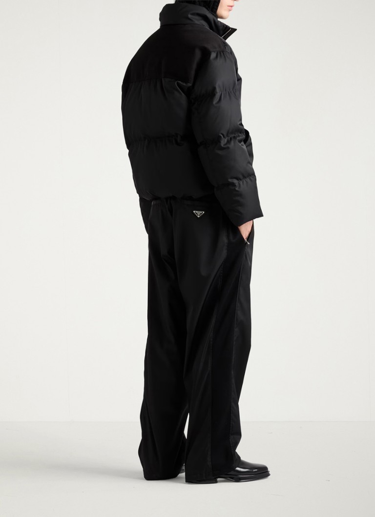 Jaqueta puffer cropped oversized Prada Re-Nylon com enchimento de plumas