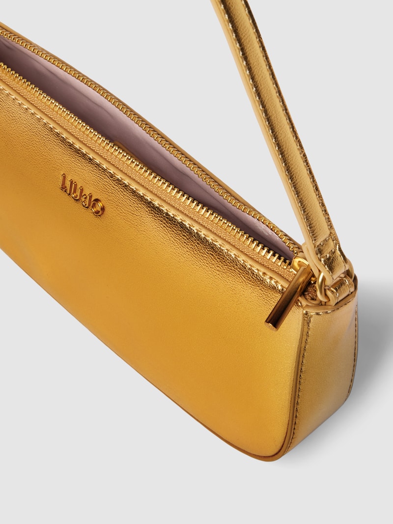 Saddle Bag mit Label-Detail in gold