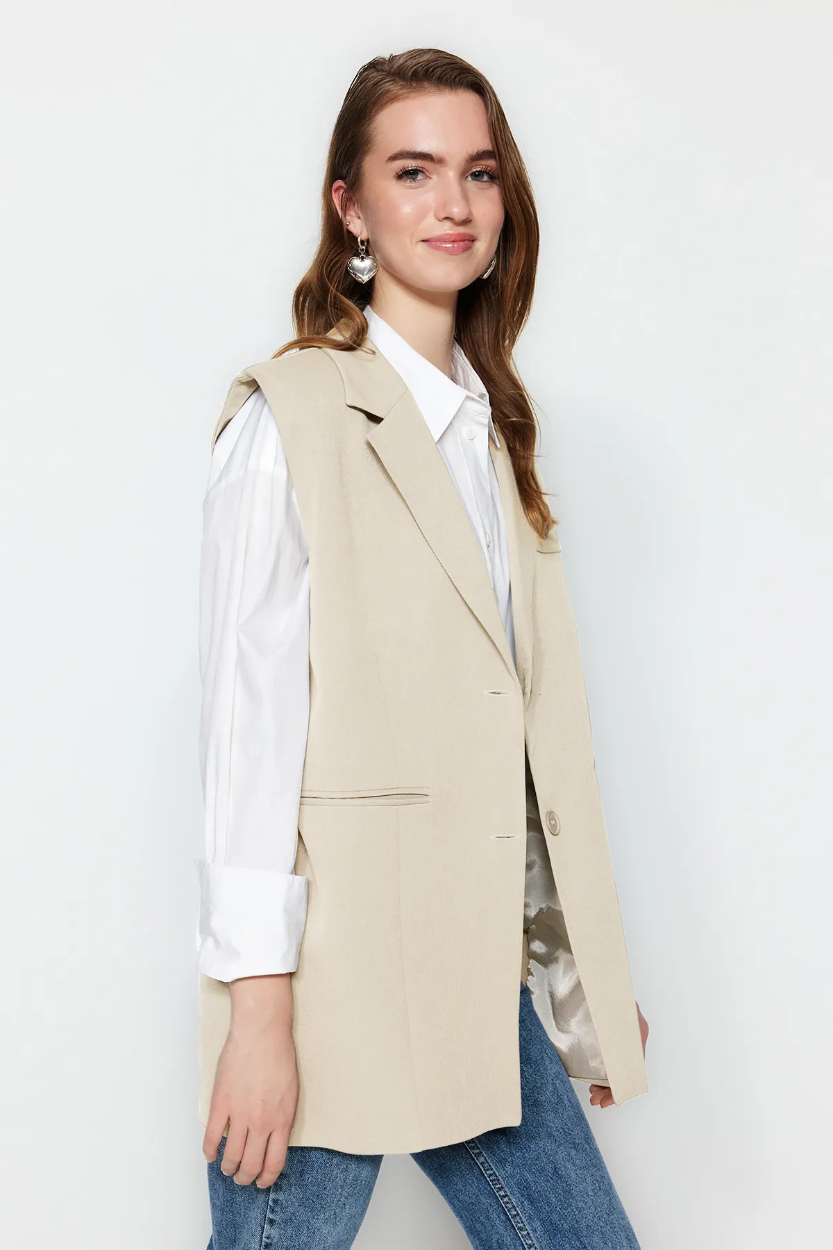 Trendyol Modest  Gefütterte, steinerne Weste mit Knopfverschluss TCTSS23YL00022