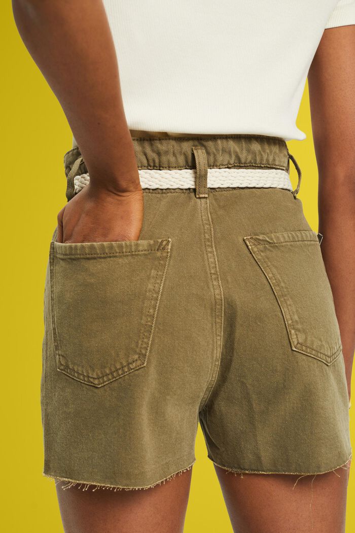 Jeansshorts in abgeschnittener Optik