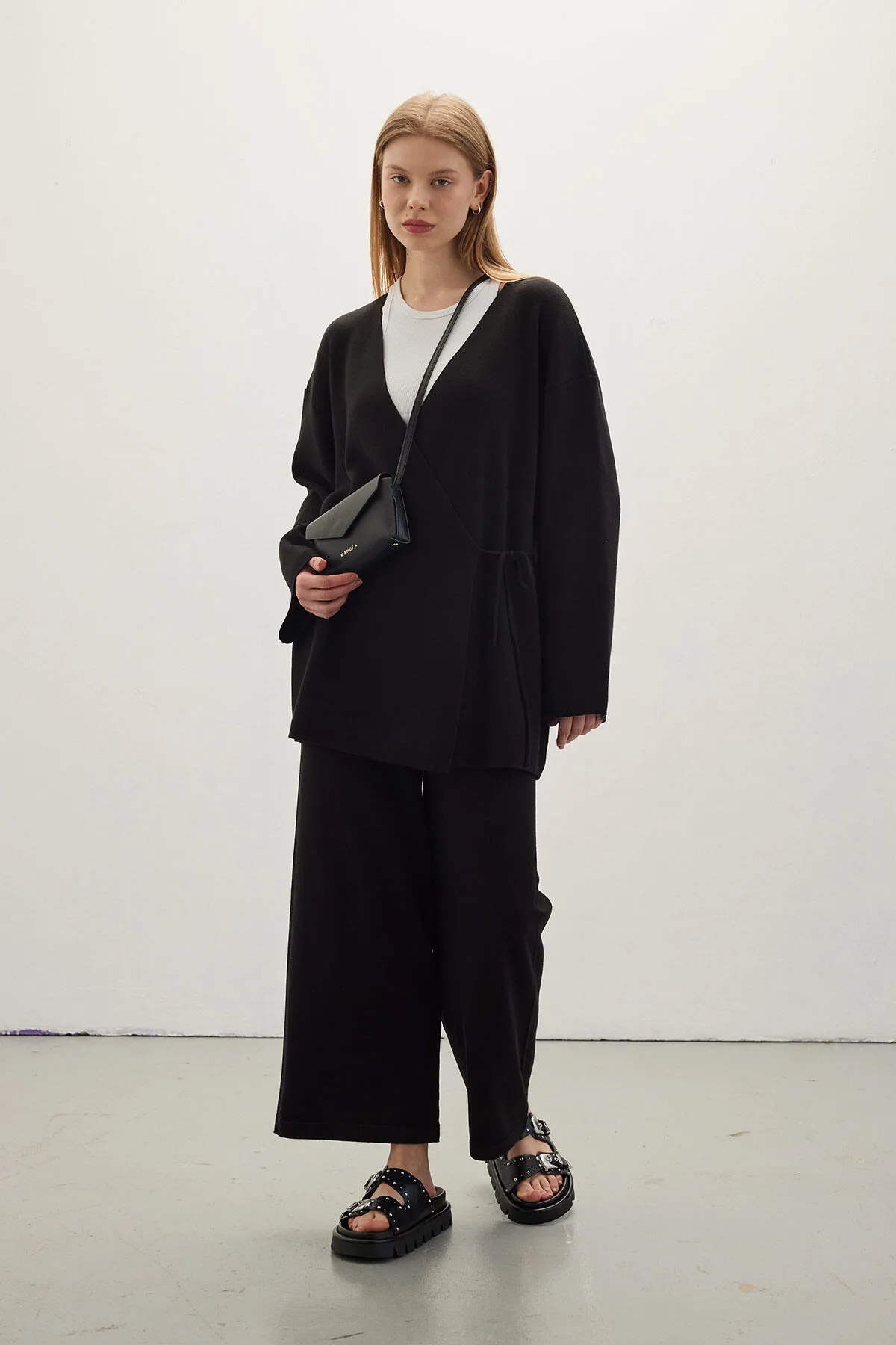 Manuka  FEINER STRICKKIMONO SCHWARZ