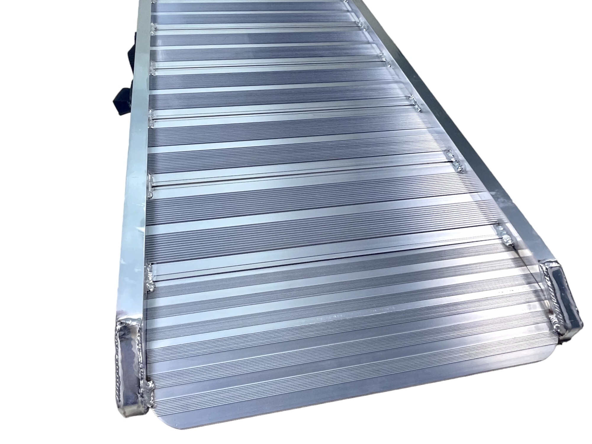 Rampa di carico in alluminio Metal Works 754751827 AOP2003, portata 400 kg, dimensioni 2130 x 700 mm, pieghevole, larghezza utile 650 mm.
